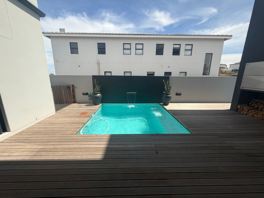 5 Bedroom Property for Sale in Myburgh Park Western Cape